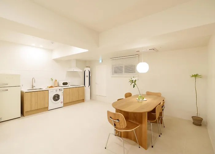 アパート White Linen House *