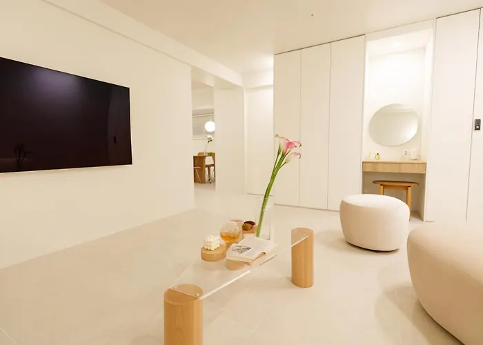 White Linen House アパート