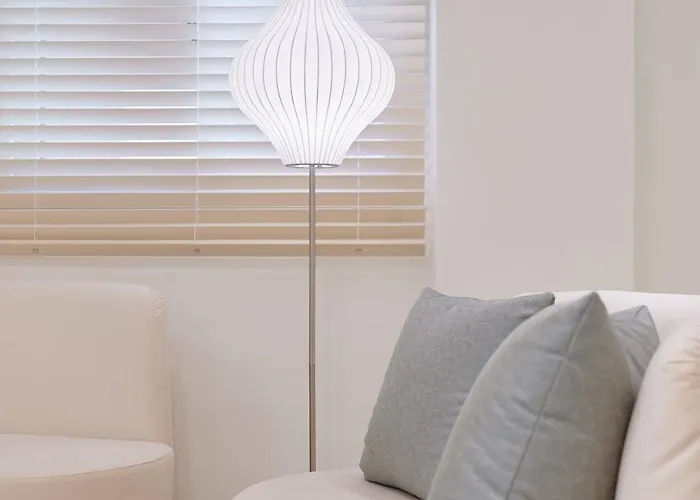 アパート White Linen House